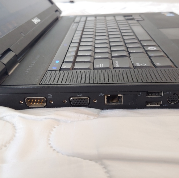 Dell E5500 laptop and charger and docking station - Picture 9 of 11